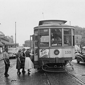 Black and white photo of dinkytown streetcar 